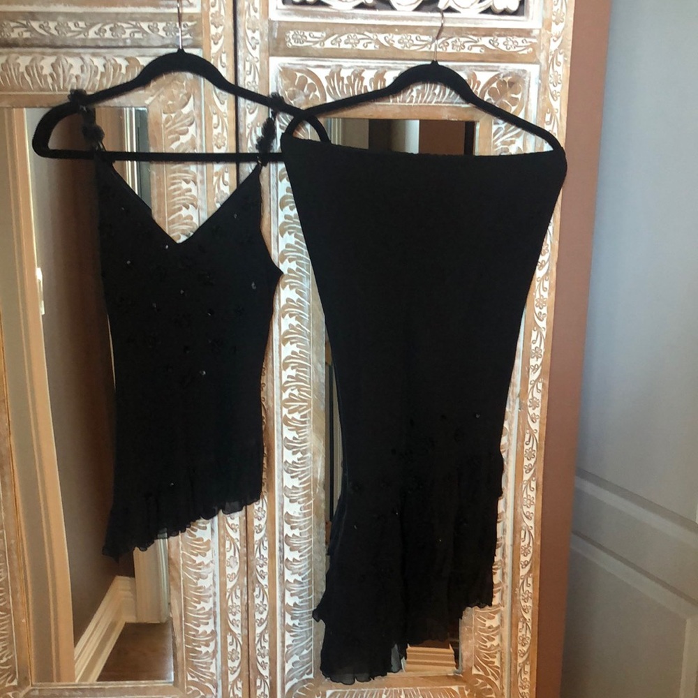 Elegant Black Dress with Ruffle Hem